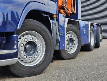 Volvo FH 16.660 8x2*6 / HIAB 80 t/m CRANE / KRAN